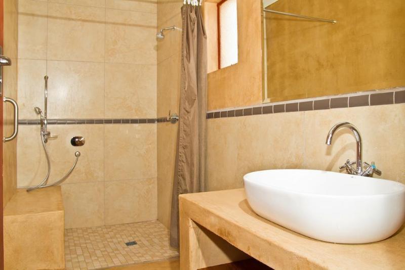 Cest Si Bon Hotel Очиваронго Екстер'єр фото
