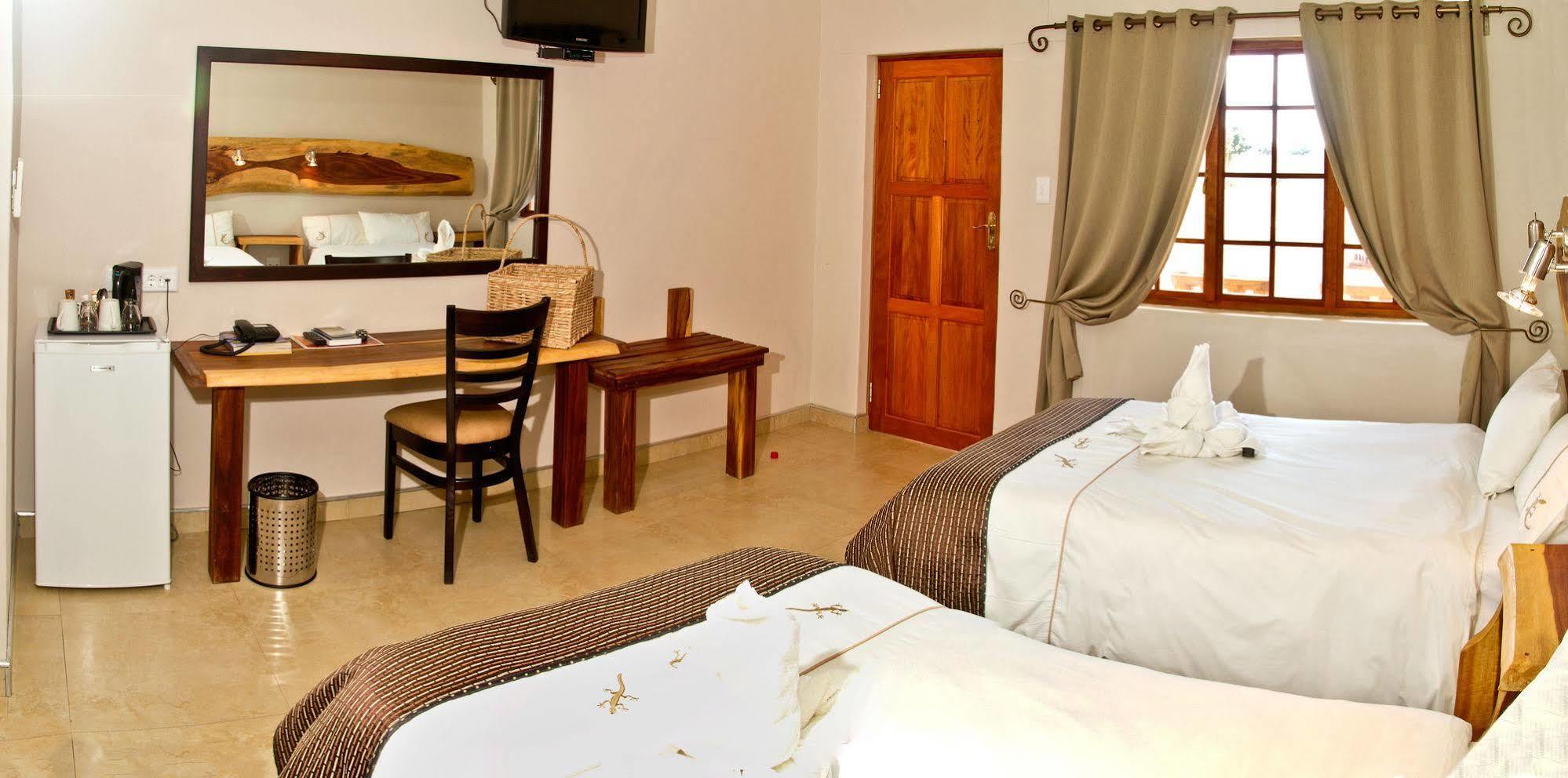 Cest Si Bon Hotel Очиваронго Екстер'єр фото
